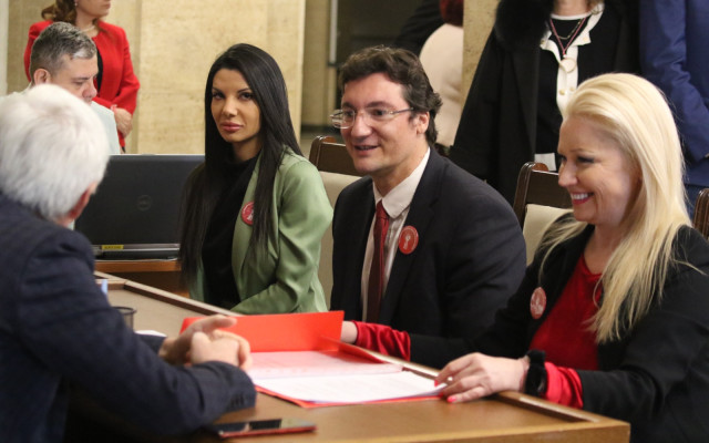 Крум Зарков при регистрацията в ЦИК: На тези избори целта ни е да внесем една нова вълна от солидарност, справедливост и мир