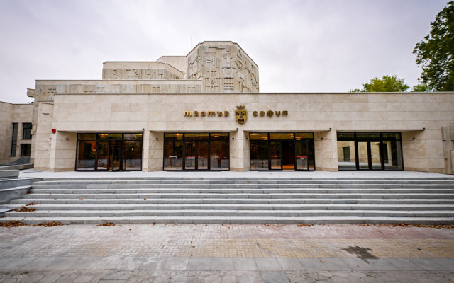 След 3 години ремонт: Театър "София" отвори врати