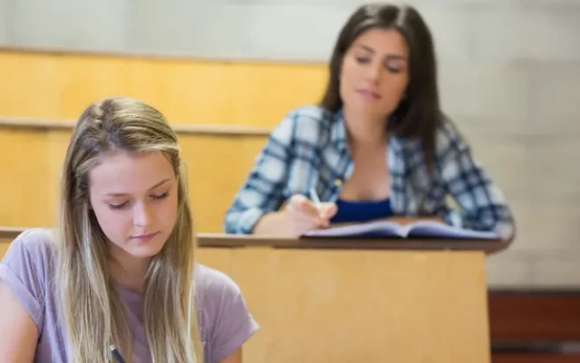 Кабинетът предложи по-високи студентски такси от новата учебна година