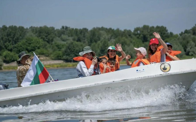 Приключение сред природата: Водно такси свързва България и Румъния