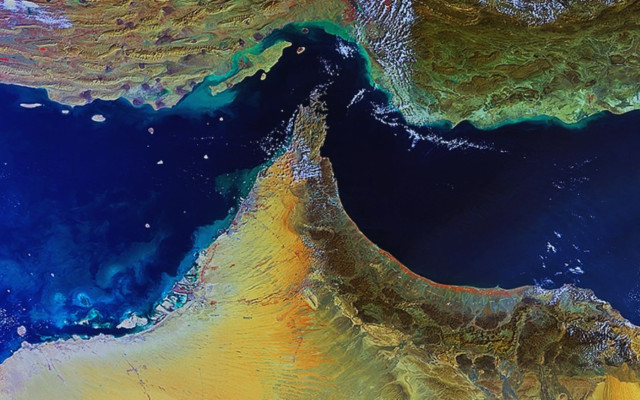 Иран и САЩ в спор за контрола над Ормузкия проток въпреки обявената пауза в боевете