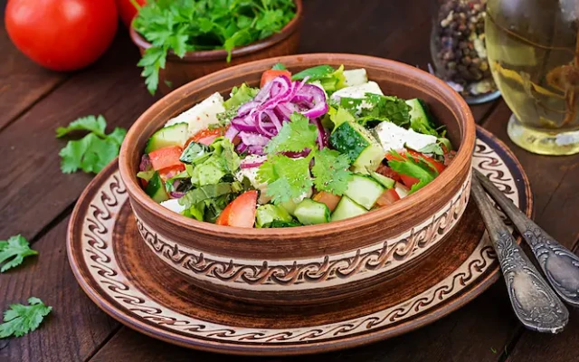 Една шопска салата струва колкото килограм месо