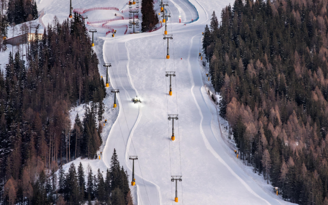 Ски курортите ще работят до края на седмицата, има опасност от лавини в планините