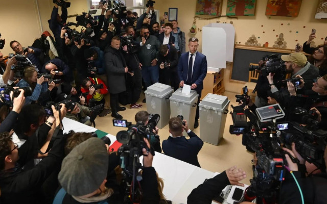 Разгром за Орбан на изборите в Унгария, опозиционната "Тиса" върви към конституционно мнозинство