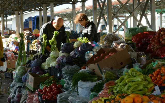 Продължава ръстът на цените на основни храни, плодове и зеленчуци