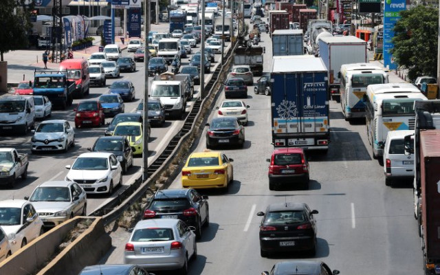 Глоба до 350 евро за каране на заден ход в Гърция