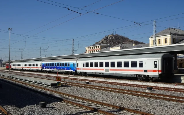 Великденски наплив по релсите. БДЖ пуска хиляди допълнителни места