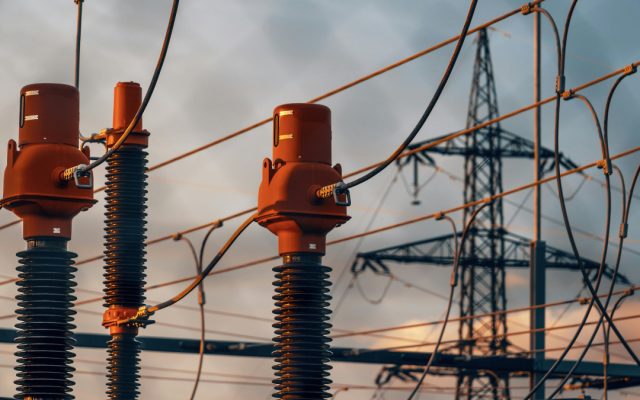 Трайчо Трайков не очаква чувствително поскъпване на тока и парното от 1 юли