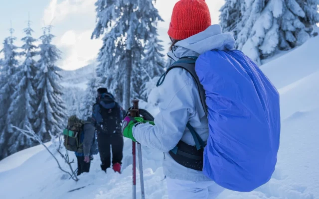 На повечето места в планините снежната покривка е заледена