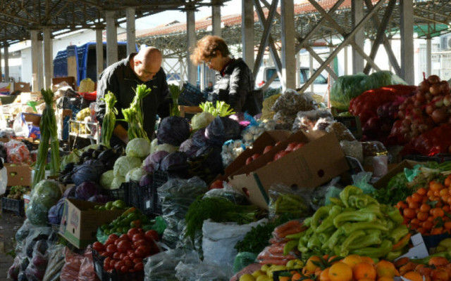 На борсите: Скок на цените на основни храни, зеленчуци и плодове