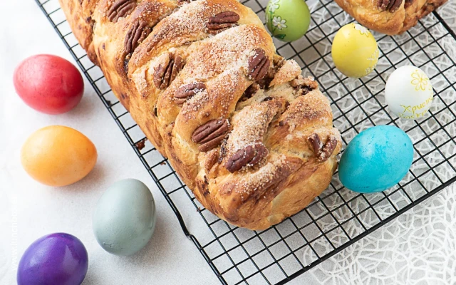 Над 6 часа отнемат приготвянето на козунак с квас, но си заслужава