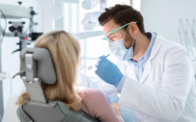 Зъболекар по здравна каса: Какво покрива НЗОК и за какво се доплаща