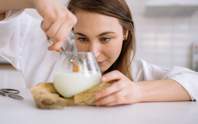 Българското мляко все по-евтино, фермерите го продават на загуба