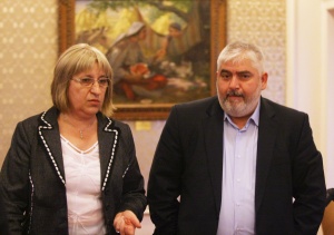 Нов парламентарен фарс поради „ангажименти“