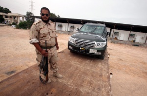 Масов гроб на хора на Кадафи открит в родния му град