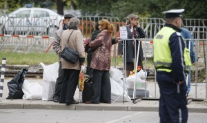 Масово напускане на членове на комисии застрашава балотажа
