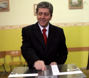 Първанов зове за чест и честност