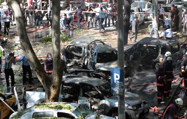 Десетки ранени от взрив в центъра на Анкара