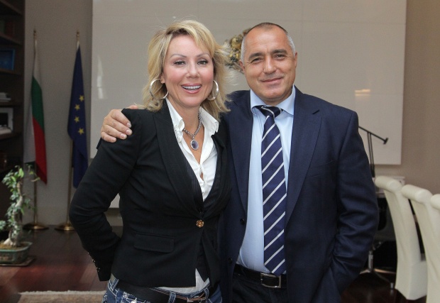 Лепа Брена пя на Бойко