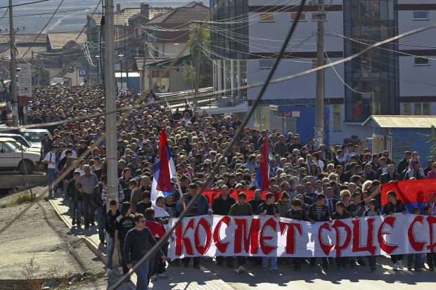 НАТО използва сълзотворен газ срещу сърби в Косово