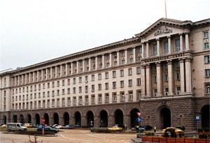 Правителството вдига минималната заплата