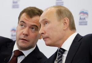 Баба облича Медведев и Путин