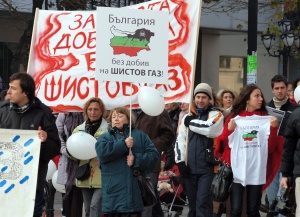 „Аз съм шестият“ – протест срещу шистовия газ и Караджова