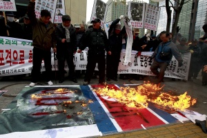 Северна Корея плаши Южна с „море от огън“