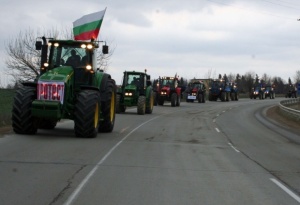 Земеделци блокират границата