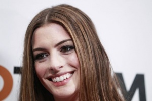 Ан Хатауей се сгоди