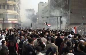 80 ранени в Кайро, протестите продължават