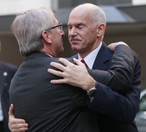 ЕС се мъчи да разубеди Гърция с добро