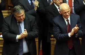 Папандреу под въпрос и след вота на доверие