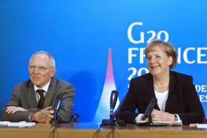 Меркел: Още десетилетие в дългова криза