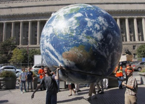 Хиляди обграждат Белия дом