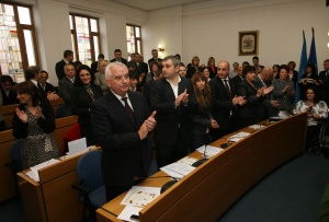 Новият СОС почва със скандал