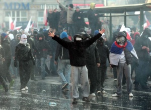 Бой между крайнодесни и леви в Полша