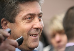 Първанов се прекланя пред Азербайджан