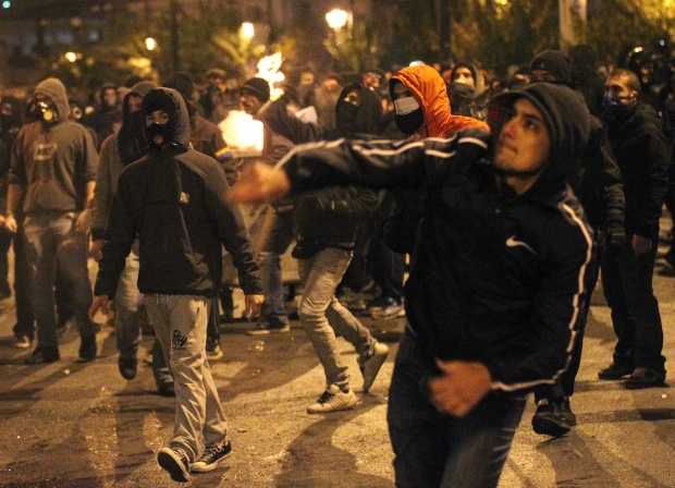 В Атина се вдигат срещу „новата хунта“