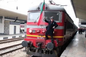 Все по-малко железничари стачкуват