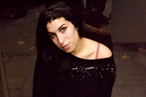 Ейми Уайнхаус номер едно и след смъртта си