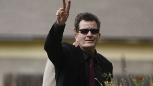 Чарли Шийн се изложи в Туитър заради Джъстин Бийбър