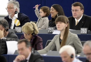 Европарламентът иска „нови“ избори в Русия