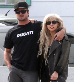 Лейди Гага показа новото си гадже