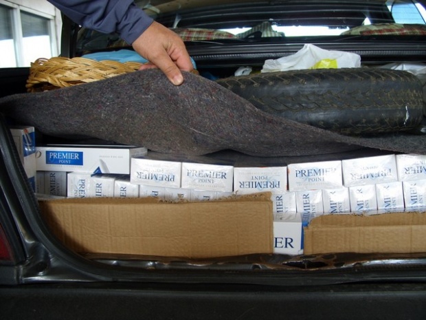 Хванаха 500 стека контрабандни цигари