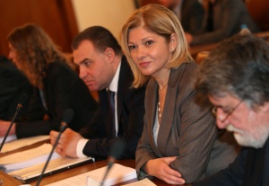 Караджова: Глупости, не се проучва шистов газ!