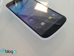 Реални снимки на Galaxy Nexus в бяло