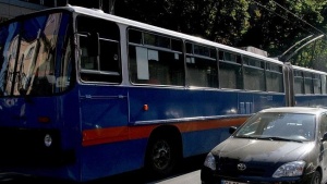 Шофьор на тролей скочи от моста „Чавдар“