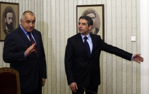 Бойко плаши опозицията с „излизани пътища“