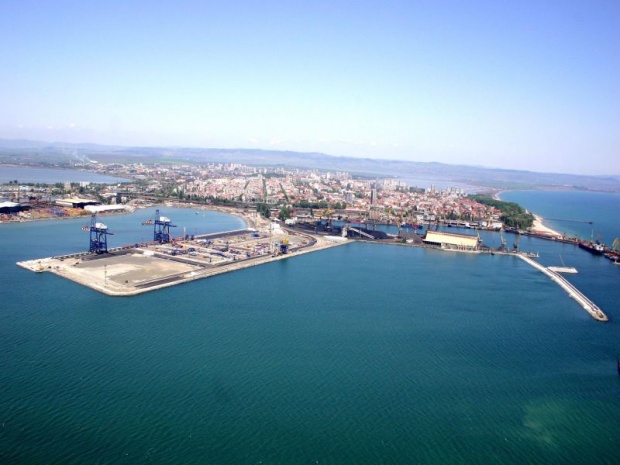 Търговията през „Порт Бургас“ нарасна с половин млн. т през 2011 г.